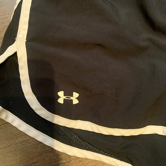 Under-armour running shorts size: medium - Picture 2 of 4